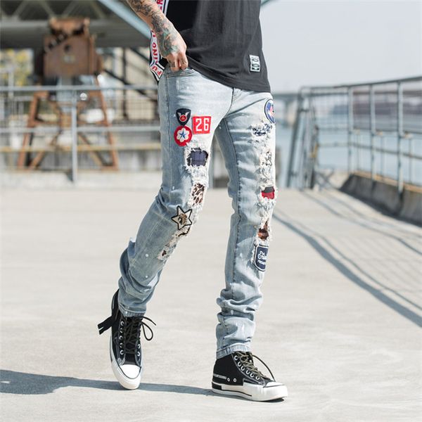 new arrival mens designer jeans light blue hole youth fashion badge embroidery ripped character hip hop slim jeans size 28-40 
new arrival mens designer jeans light blue hole youth fashion badge embroidery ripped character hip hop slim jeans size 28-40