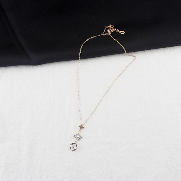 Women Clover Triangle Pendant Necklace Designer Jewelry Luxury Woman Natural Mother of Pearl Necklace Gold Wedding Jewelry
Women Clover Triangle Pendant Necklace Designer Jewelry Luxury Woman Natural Mother of Pearl Necklace Gold Wedding Jewelry