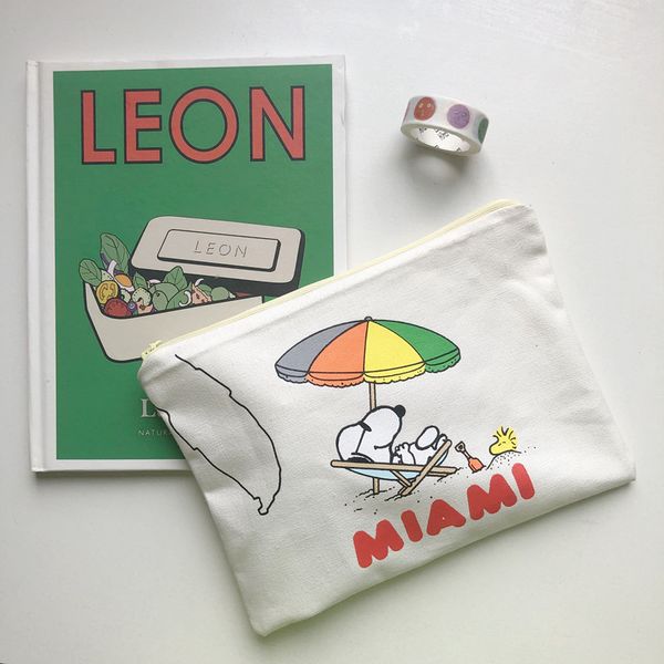 ins selling style cartoon snoopys pencil case large capacity canvas bag cute student kawaii pencil bag makeup storage
ins selling style cartoon snoopys pencil case large capacity canvas bag cute student kawaii pencil bag makeup storage