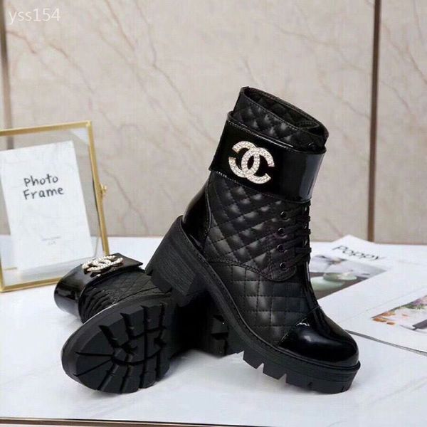 2020 high-end british style martin boots personality leather waterproof platform short boots plus velvet cotton shoes women winter fashion, Black
2020 high-end british style martin boots personality leather waterproof platform short boots plus velvet cotton shoes women winter fashion, Black
