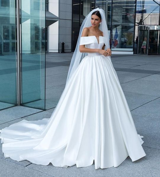 2019 new style satin wedding dresses off the shoulder neckline puffy a line court train white italian satin elegant bride dress
2019 new style satin wedding dresses off the shoulder neckline puffy a line court train white italian satin elegant bride dress