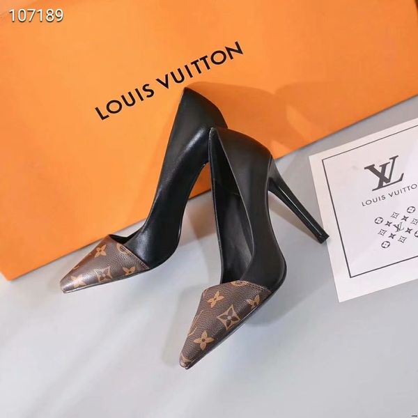 19ss elegant and stylish blue plaid pu leather stitching blue mesh, gold chain decoration high-heeled shoes. size: 35-41, Black
19ss elegant and stylish blue plaid pu leather stitching blue mesh, gold chain decoration high-heeled shoes. size: 35-41, Black