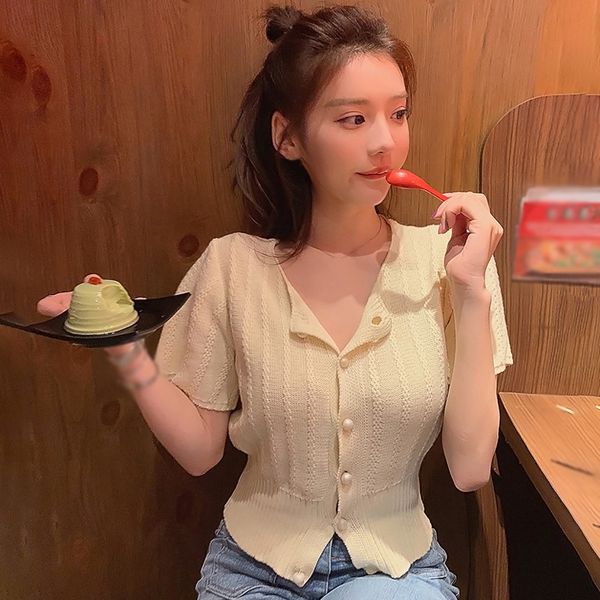 2020 summer fashion new o-neck button short section exposed navel knitted short-sleeved t-shirt cardigan, White
2020 summer fashion new o-neck button short section exposed navel knitted short-sleeved t-shirt cardigan, White