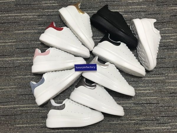 Designer vintage trainers Reflective 3M white Leather Platform Womens Mens Flat Party Wedding Shoes red bottoms Sports oversized Sneakers
Designer vintage trainers Reflective 3M white Leather Platform Womens Mens Flat Party Wedding Shoes red bottoms Sports oversized Sneakers