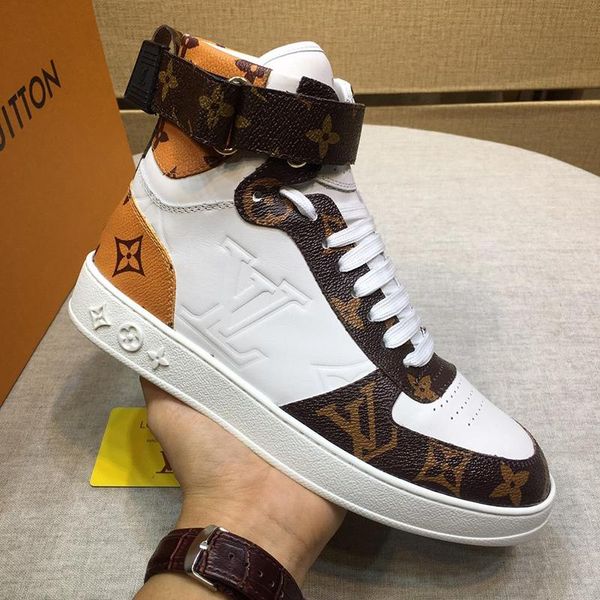 Louis Vuitton Бумбокс тапки Мужская обувь Продажа High Top Fashion Design Top Quality Footwears Комфортная Luxury Plus Размер Мужчины Boots Scarpe Da Uomo
Louis Vuitton Бумбокс тапки Мужская обувь Продажа High Top Fashion Design Top Quality Footwears Комфортная Luxury Plus Размер Мужчины Boots Scarpe Da Uomo