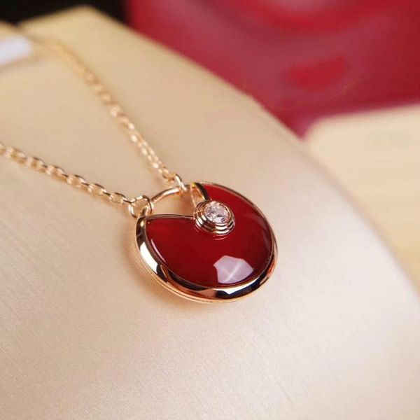 luxury designer amulette de jewelry necklace for 925 silver gold plated natural red onyx pendant necklace friendship gift
luxury designer amulette de jewelry necklace for 925 silver gold plated natural red onyx pendant necklace friendship gift
