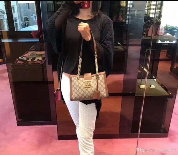 2020 new shopping bag single shoulder slant satchel hand chain colouring women's bag
2020 new shopping bag single shoulder slant satchel hand chain colouring women's bag