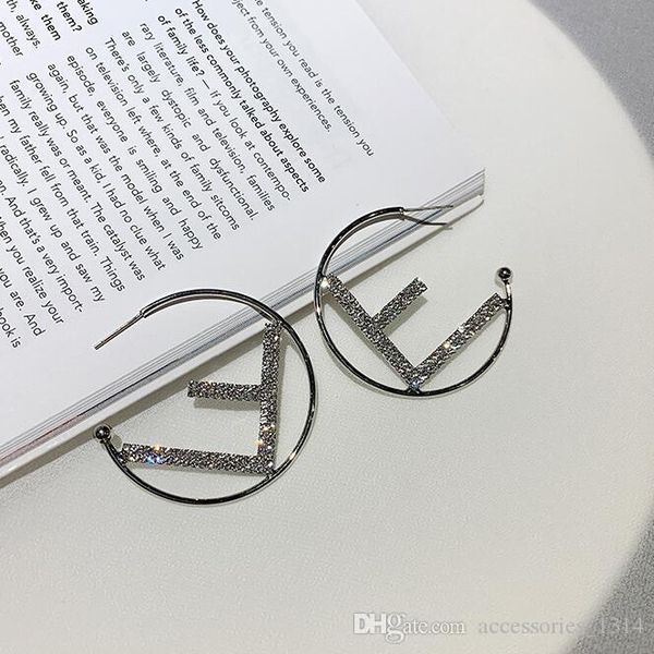 2019 new european and american big trend trend zircon pearl long tassel earrings female 925 silver needle earrings earrings
2019 new european and american big trend trend zircon pearl long tassel earrings female 925 silver needle earrings earrings