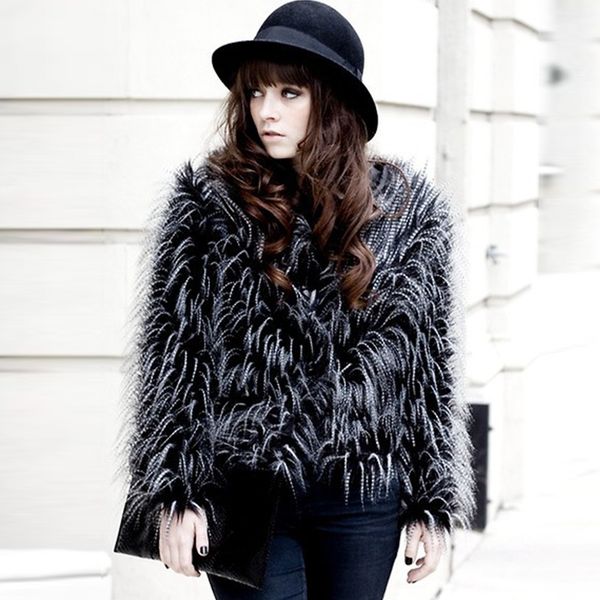 new fashion women slim fur coat jacket faux peacock feather long-sleeve o-neck overcoat colete depele pc182, Black
new fashion women slim fur coat jacket faux peacock feather long-sleeve o-neck overcoat colete depele pc182, Black