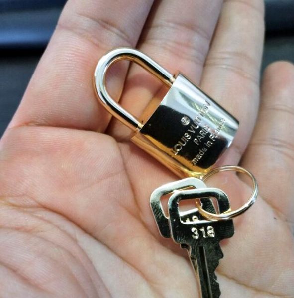 Luggage padlock afety lock metal color variou color lock and key uitca e padlock handbag lock
Luggage padlock afety lock metal color variou color lock and key uitca e padlock handbag lock