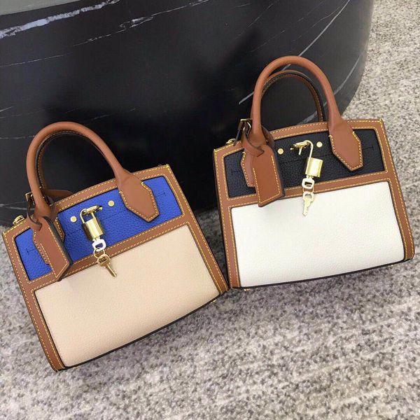 2019 new handbag designer ladies shoulder bag leather stitching style fashion casual style with detachable shoulder strap
2019 new handbag designer ladies shoulder bag leather stitching style fashion casual style with detachable shoulder strap