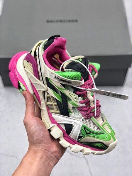 Luxury designer top version of Paris Sneaker Track 4.0 Lu men and women outdoor sports shoes
Luxury designer top version of Paris Sneaker Track 4.0 Lu men and women outdoor sports shoes