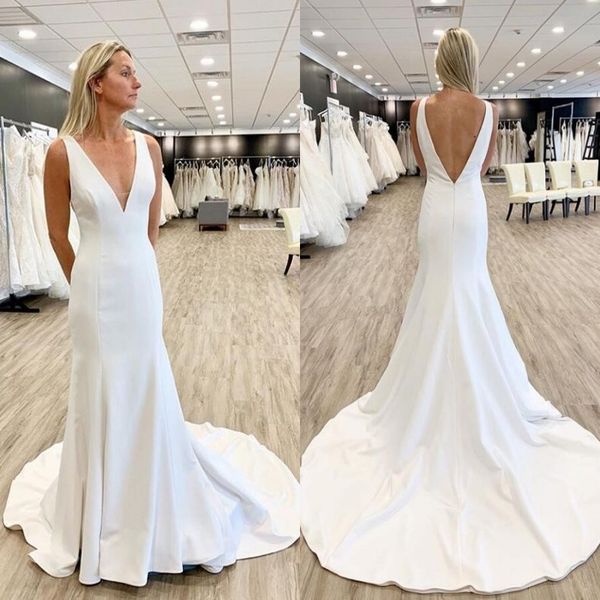 2020 deep v neck satin beach robes de mariée sirène simple sleeveless backless sweep train mermaid wedding dresses, White
2020 deep v neck satin beach robes de mariée sirène simple sleeveless backless sweep train mermaid wedding dresses, White