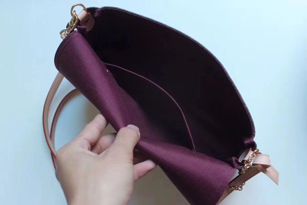 magnetic body engraved front women bag strap short shoulder chain handbag stylish plate leather closure bag cross lady golden jjidb, Red;black
magnetic body engraved front women bag strap short shoulder chain handbag stylish plate leather closure bag cross lady golden jjidb, Red;black