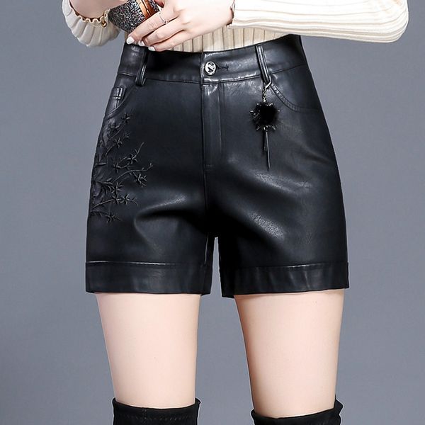 high-quality pu embroidered leather shorts 2020 new black high waist was thin women shorts elegant fashion large size, White;black
high-quality pu embroidered leather shorts 2020 new black high waist was thin women shorts elegant fashion large size, White;black