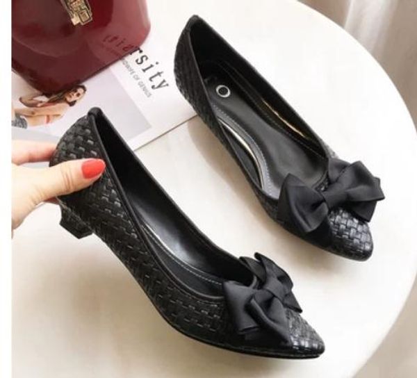 2019 bowknot women's shoes in spring and autumn with new style low heel pointed end, Black
2019 bowknot women's shoes in spring and autumn with new style low heel pointed end, Black