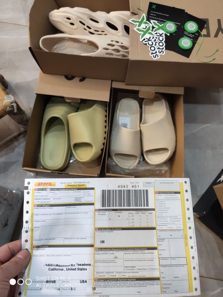 stock x foam runner kanye west luxury designer slides 450 bone white triple black resin sandals men women male fashion loafers slipper 451
stock x foam runner kanye west luxury designer slides 450 bone white triple black resin sandals men women male fashion loafers slipper 451