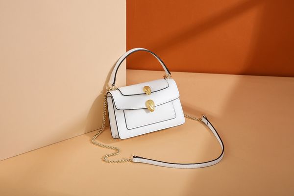 designer bag personality snake head shoulder messenger bag wild cowhide chain portable small square bag trend bags hy1084
designer bag personality snake head shoulder messenger bag wild cowhide chain portable small square bag trend bags hy1084