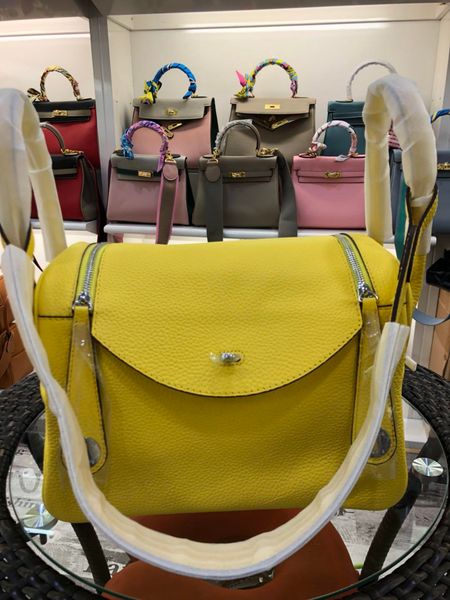 30cm 26cm brand women totes gold hardware bags flap bag genuine leather fashion lady handbag come scarf and horse toy
30cm 26cm brand women totes gold hardware bags flap bag genuine leather fashion lady handbag come scarf and horse toy