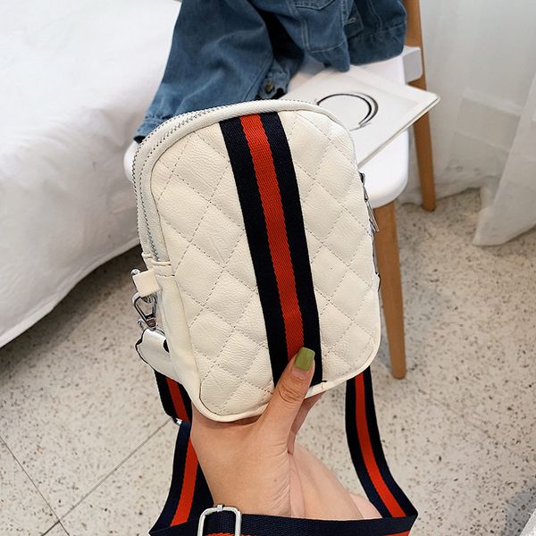 2020 new style multi-color stripe all-match messenger bag wide shoulder strap fashion casual shoulder bag handbag
2020 new style multi-color stripe all-match messenger bag wide shoulder strap fashion casual shoulder bag handbag