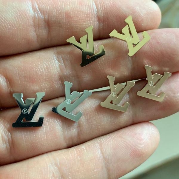 2020 deluxe 18k silver rose gold letter stud ear fashion 316l stainless steel lovers earrings for women men wholesale, Slivery;golden
2020 deluxe 18k silver rose gold letter stud ear fashion 316l stainless steel lovers earrings for women men wholesale, Slivery;golden