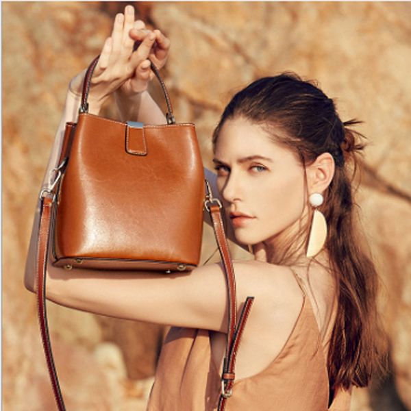new style waxed cowhide leather handbag for ladies go well with bucket bag simple one-shoulder crossbody bag
new style waxed cowhide leather handbag for ladies go well with bucket bag simple one-shoulder crossbody bag