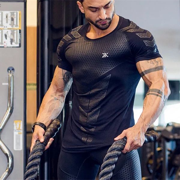 new men fitness bodybuilding skinny t-shirt short sleeve compression quick dry shirts male summer gyms workout tee clothing, White;black
new men fitness bodybuilding skinny t-shirt short sleeve compression quick dry shirts male summer gyms workout tee clothing, White;black