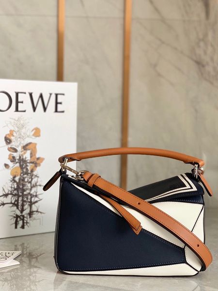 classic cross-body bag high-end custom quality single shoulder bag fashion style silver metal accessories with detachable long shoulderstrap
classic cross-body bag high-end custom quality single shoulder bag fashion style silver metal accessories with detachable long shoulderstrap