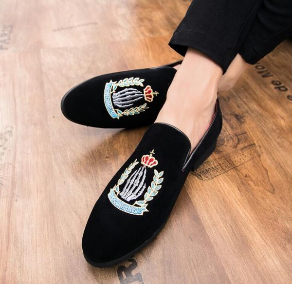 2019 spring new fashion cool men slip-on fancy crown embroidery casual shoes men trend shoes loafers, Black
2019 spring new fashion cool men slip-on fancy crown embroidery casual shoes men trend shoes loafers, Black