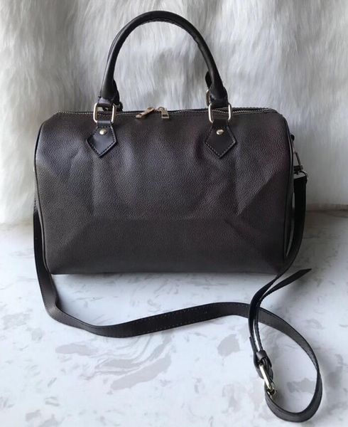 2021 designer lady messenger bag classic style fashion one shoulder handbag 30 cm with key ring a3
2021 designer lady messenger bag classic style fashion one shoulder handbag 30 cm with key ring a3