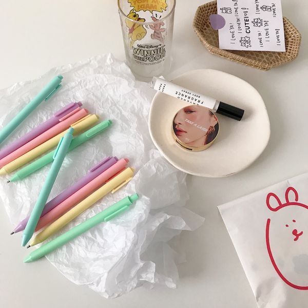 neutral pen lovely cartoon japanese department small fresh black pen neutral pen student office stationery signature examination stationery 
neutral pen lovely cartoon japanese department small fresh black pen neutral pen student office stationery signature examination stationery