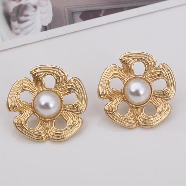 2020 new vintage gold metal stud earrings jewelry statement geometric big simulated pearl flower earrings for women, Golden;silver
2020 new vintage gold metal stud earrings jewelry statement geometric big simulated pearl flower earrings for women, Golden;silver