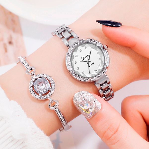 2019 female wristwatch european beauty simple casual fashion small and delicate bracelet watch suit gifts, Slivery;brown
2019 female wristwatch european beauty simple casual fashion small and delicate bracelet watch suit gifts, Slivery;brown