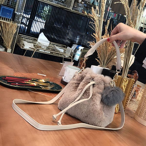 2019 ladies crossbody bag tassel fur pompon ball fashion women shoulder bag solid plush fur hairy female bags for women winter
2019 ladies crossbody bag tassel fur pompon ball fashion women shoulder bag solid plush fur hairy female bags for women winter