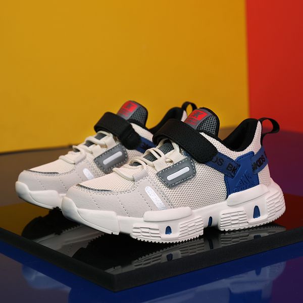 the new trend of children's sports shoes luminous personality running shoes breathable mesh upper soft resilient sole
the new trend of children's sports shoes luminous personality running shoes breathable mesh upper soft resilient sole