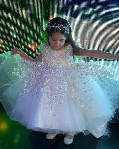 2020 luxurious lace flower girl dresses crystals hi-lo little girl wedding dresses vintage communion pageant dresses gowns f167, White;blue
2020 luxurious lace flower girl dresses crystals hi-lo little girl wedding dresses vintage communion pageant dresses gowns f167, White;blue