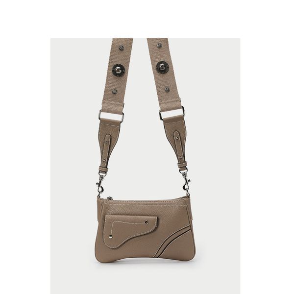 fashion wide shoulder bag 2020 new small flap bag women's messenger women's handbag rivet shoulder
fashion wide shoulder bag 2020 new small flap bag women's messenger women's handbag rivet shoulder