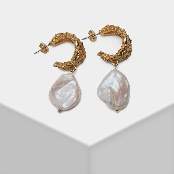 hollow-out decorative pattern design baroque fashion wind pearl drop earrings cj191223, Silver
hollow-out decorative pattern design baroque fashion wind pearl drop earrings cj191223, Silver