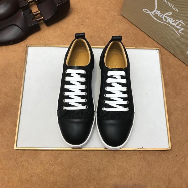 2020 style white men's leather shoes men's casual shoes black and white plaid fashion comfortable flat shoes
2020 style white men's leather shoes men's casual shoes black and white plaid fashion comfortable flat shoes