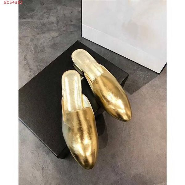 ladies wear the new style leather slippers over the summer, pointed toe and low-heeled black and white slippers
ladies wear the new style leather slippers over the summer, pointed toe and low-heeled black and white slippers