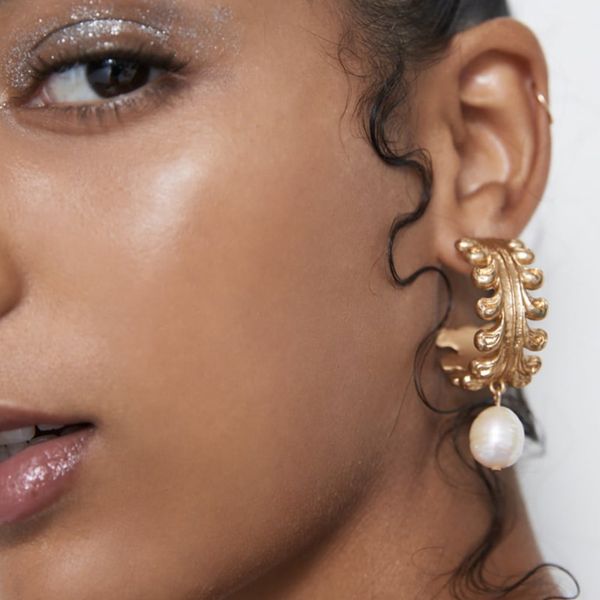 za trend ocean artificial pearl eardrop originality all-match embossed c figure earrings, Golden
za trend ocean artificial pearl eardrop originality all-match embossed c figure earrings, Golden