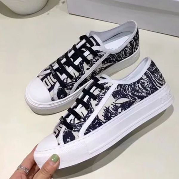 the leather sneakers trainers designer shoes women casual shoes running shoes huaraches size 35-41 with box t05, Black
the leather sneakers trainers designer shoes women casual shoes running shoes huaraches size 35-41 with box t05, Black
