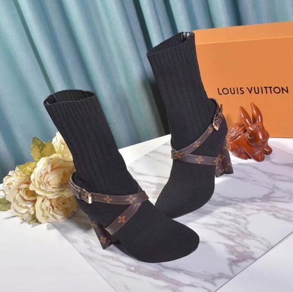 2019 luxury mens ladies princetown slippers with buckle leather mules rose pink slippers mule men women casual loafers slides size 35-40, Black
2019 luxury mens ladies princetown slippers with buckle leather mules rose pink slippers mule men women casual loafers slides size 35-40, Black