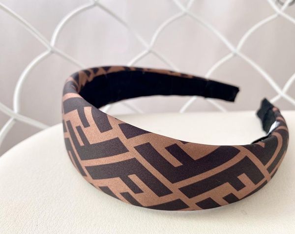 womens brand silk headbands designer classic letter printed hair bands head scarf for women girl headwraps gifts
womens brand silk headbands designer classic letter printed hair bands head scarf for women girl headwraps gifts