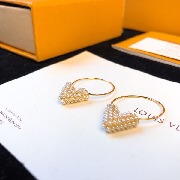 luxury designer jewelry women earrings letter v with pearl hoop earrings high-end silver rose gold chain elegan charm stud with alphabet, White
luxury designer jewelry women earrings letter v with pearl hoop earrings high-end silver rose gold chain elegan charm stud with alphabet, White