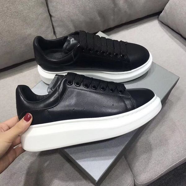Designer shoes Platform Classic Casual Shoes Men Womens Sneakers Velvet Heelback Mens Luxury Designer Sneakers 22a
Designer shoes Platform Classic Casual Shoes Men Womens Sneakers Velvet Heelback Mens Luxury Designer Sneakers 22a