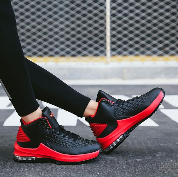 2020 men sports and leisure shoes non slip rubber sole fashion runing shoes soft soles black/gray/white sizes 39-44 a819
2020 men sports and leisure shoes non slip rubber sole fashion runing shoes soft soles black/gray/white sizes 39-44 a819