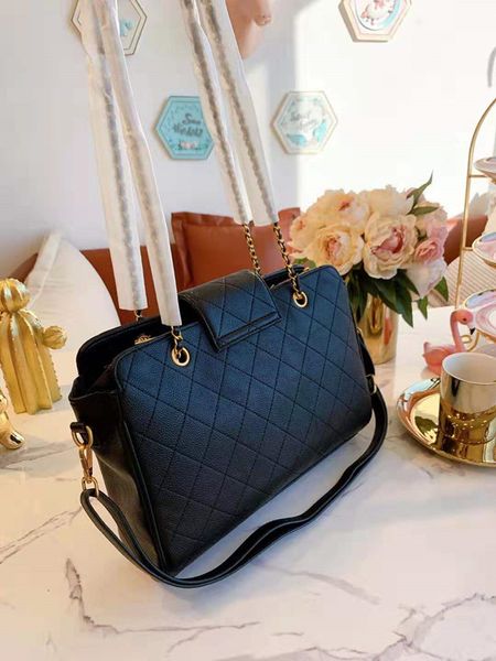 ling, chain 2019 new in europe and the texture joker lock one genuine leather handbag shoulder bags inclined large capacity female bag
ling, chain 2019 new in europe and the texture joker lock one genuine leather handbag shoulder bags inclined large capacity female bag