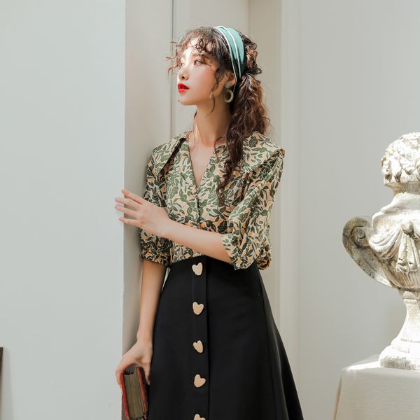 vintage women skirt print small with long hepburn black leaves skirts green a299 
vintage women skirt print small with long hepburn black leaves skirts green a299