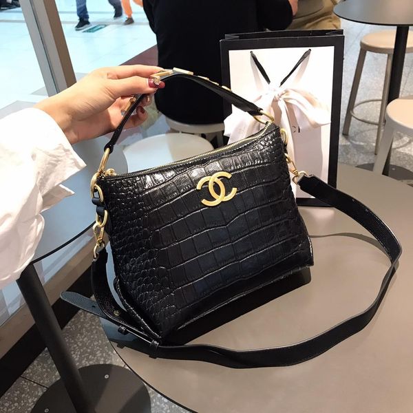 fashion wild fringe handbags women's shoulder bag pu leather large capacity totes fema women messenger bags cosmetic bags shoulder bags
fashion wild fringe handbags women's shoulder bag pu leather large capacity totes fema women messenger bags cosmetic bags shoulder bags